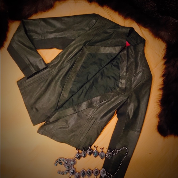 Gorgeous Leather Blazer !  Like new! - Picture 2 of 6